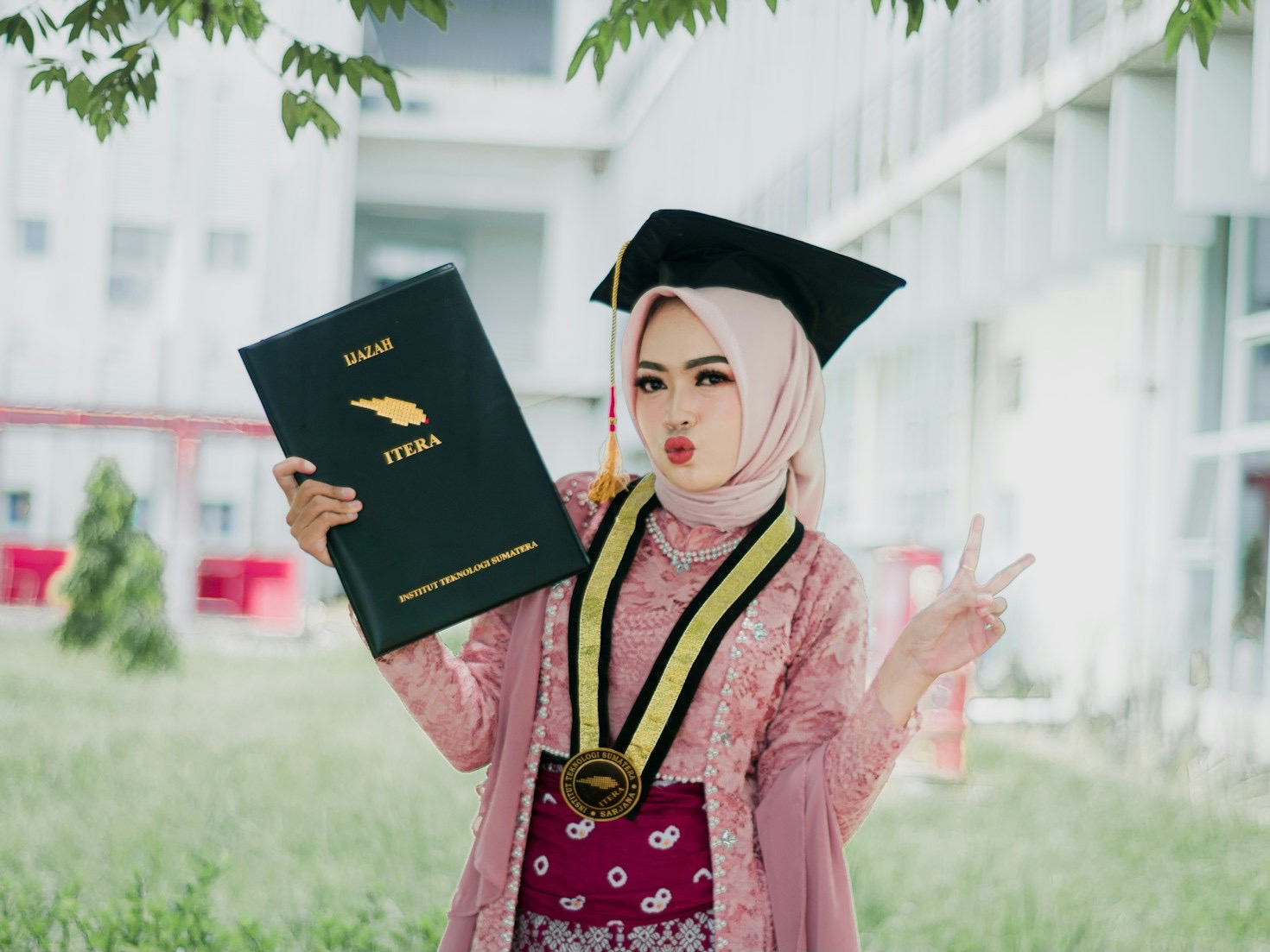How to Choose the Best Loan for Grad School